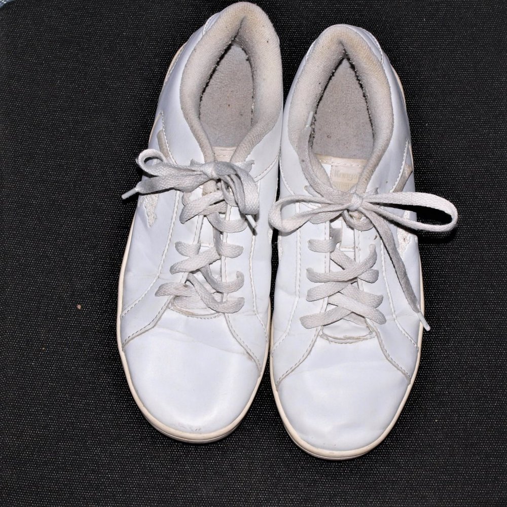 Vintage Kangaroos Low Top White Sneakers Women Size 8 **